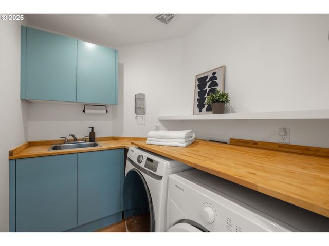 4045 Sw JERALD Ct, Portland, OR 97221