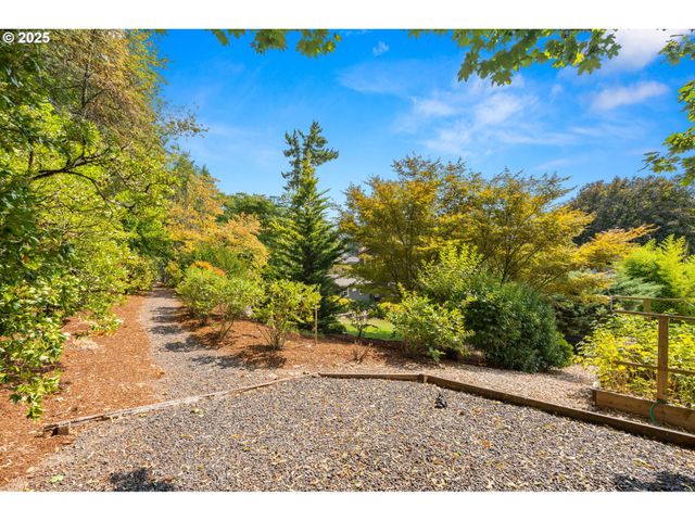4045 Sw JERALD Ct, Portland, OR 97221