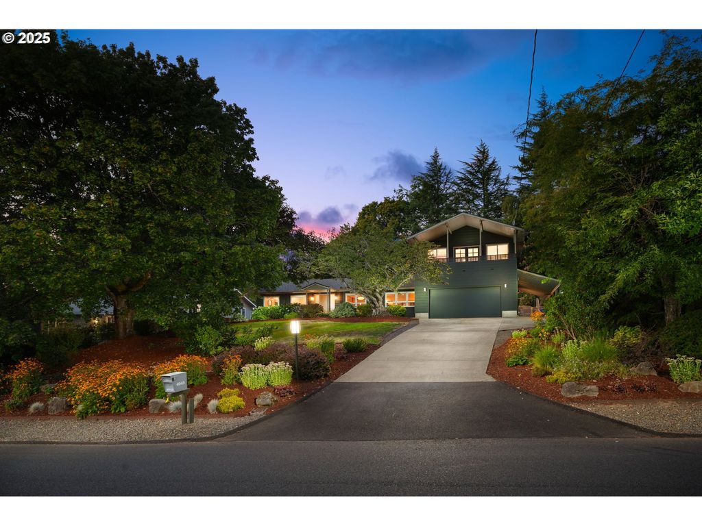4045 Sw JERALD Ct, Portland, OR 97221