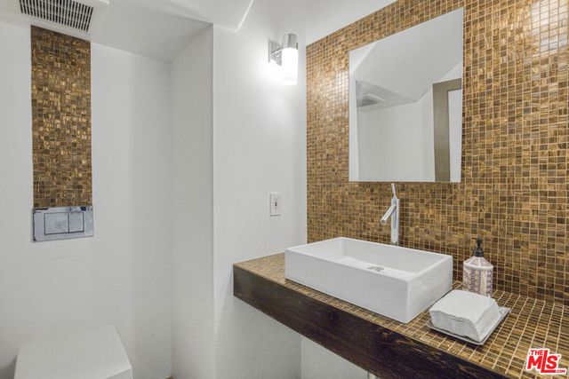 1929 N CURSON Place, Los Angeles, CA 90046