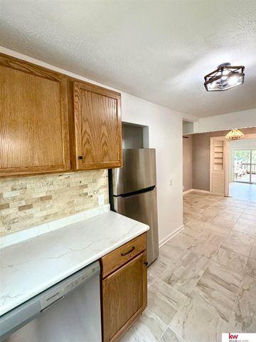 728 N 77th Avenue, Omaha, NE 68114