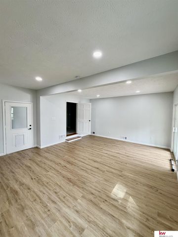 728 N 77th Avenue, Omaha, NE 68114