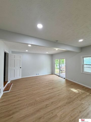 728 N 77th Avenue, Omaha, NE 68114