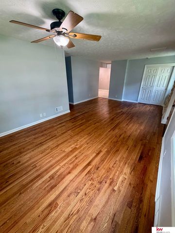 728 N 77th Avenue, Omaha, NE 68114