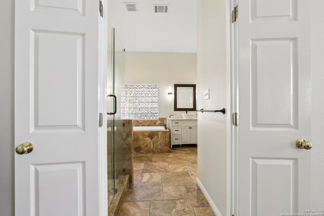 26411 Cuyahoga Cir, San Antonio, TX 78260