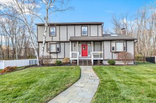 26 Woodridge Road, West Haven, CT 06516