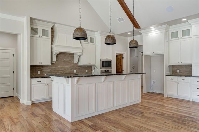 3904 Bridge Wood Lane, Oklahoma City, OK 73179