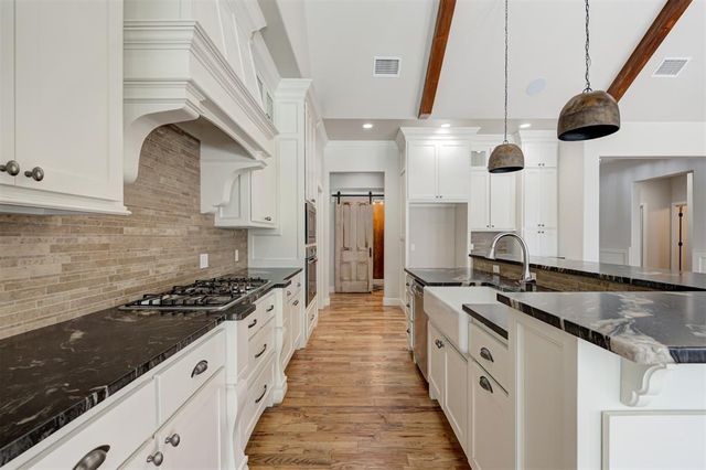 3904 Bridge Wood Lane, Oklahoma City, OK 73179