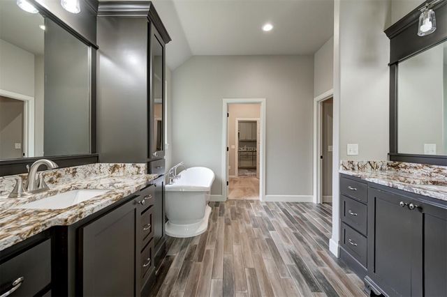 3904 Bridge Wood Lane, Oklahoma City, OK 73179