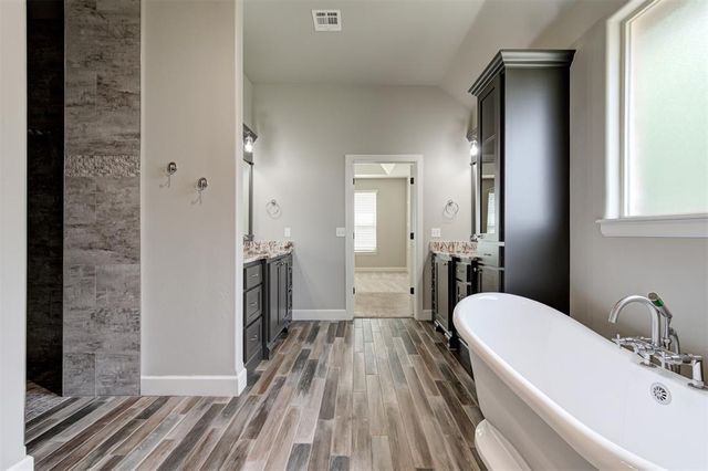 3904 Bridge Wood Lane, Oklahoma City, OK 73179