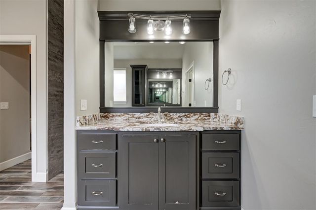 3904 Bridge Wood Lane, Oklahoma City, OK 73179