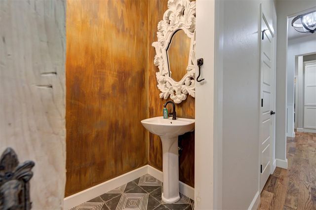 3904 Bridge Wood Lane, Oklahoma City, OK 73179