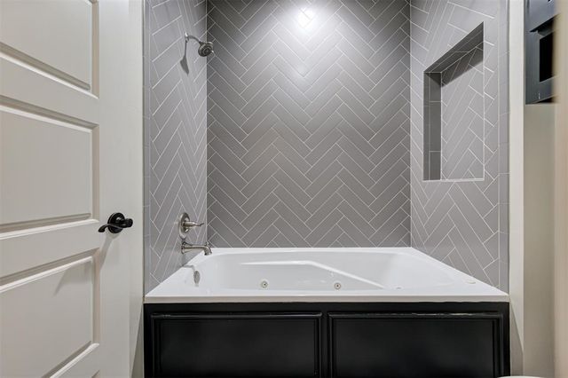 3904 Bridge Wood Lane, Oklahoma City, OK 73179