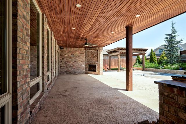 3904 Bridge Wood Lane, Oklahoma City, OK 73179