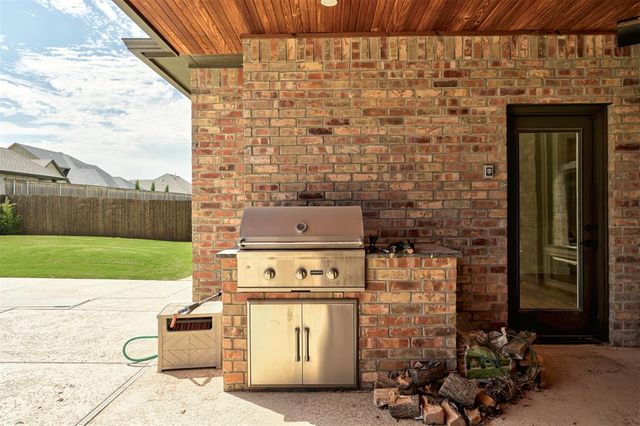 3904 Bridge Wood Lane, Oklahoma City, OK 73179