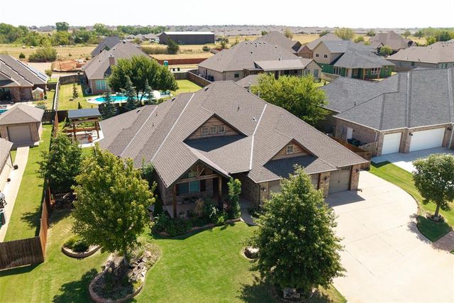 3904 Bridge Wood Lane, Oklahoma City, OK 73179