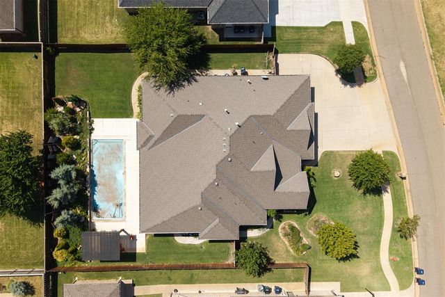 3904 Bridge Wood Lane, Oklahoma City, OK 73179