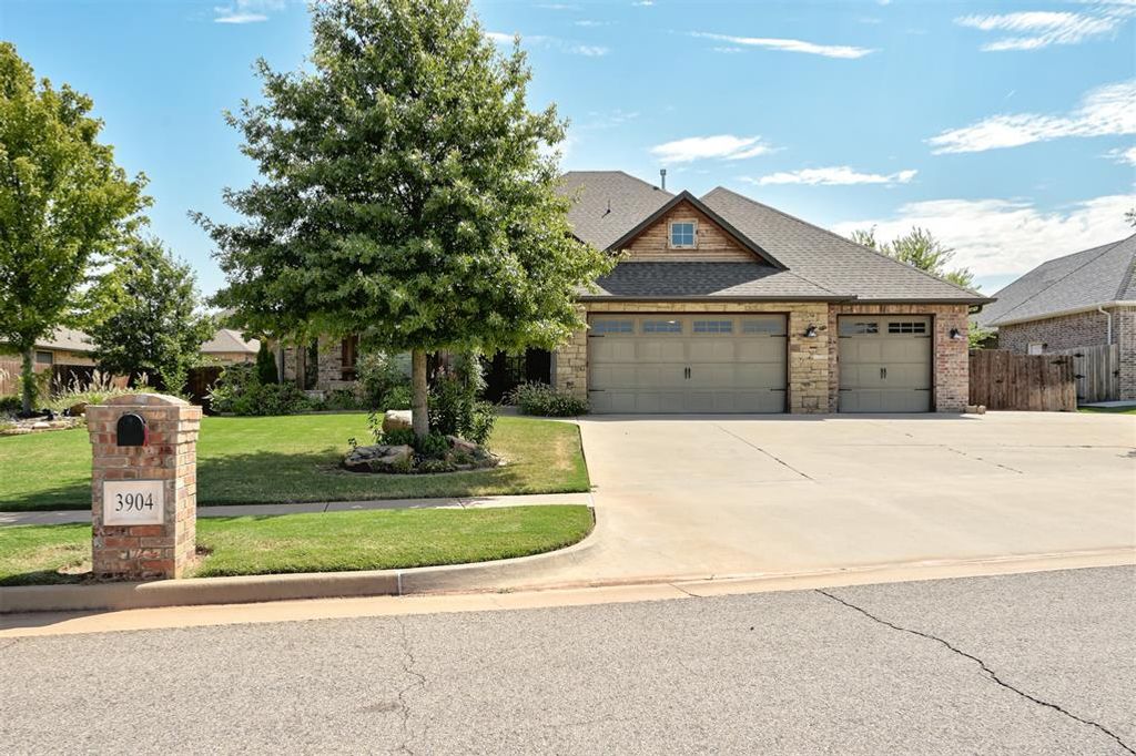 3904 Bridge Wood Lane, Oklahoma City, OK 73179
