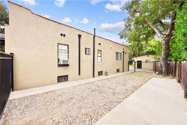 868 W Calaveras, Altadena, CA 91001