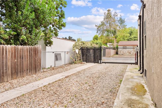 868 W Calaveras, Altadena, CA 91001