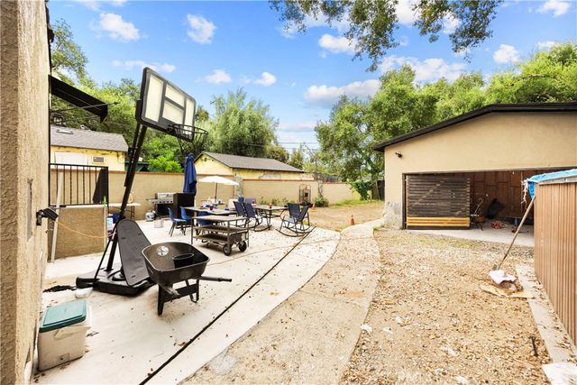 868 W Calaveras, Altadena, CA 91001