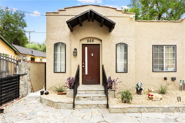 868 W Calaveras, Altadena, CA 91001