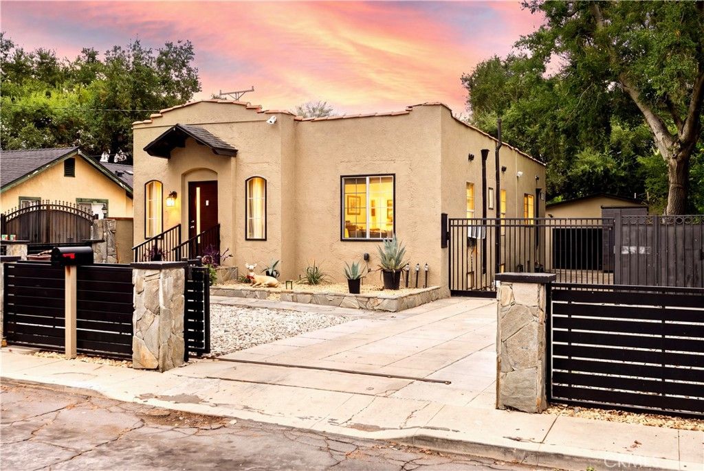 868 W Calaveras, Altadena, CA 91001