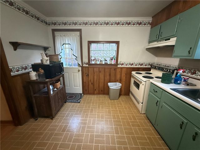 139 Glenfield Dr, Penn Hills, PA 15235