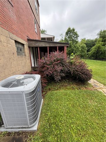 139 Glenfield Dr, Penn Hills, PA 15235