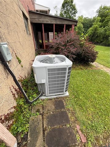 139 Glenfield Dr, Penn Hills, PA 15235