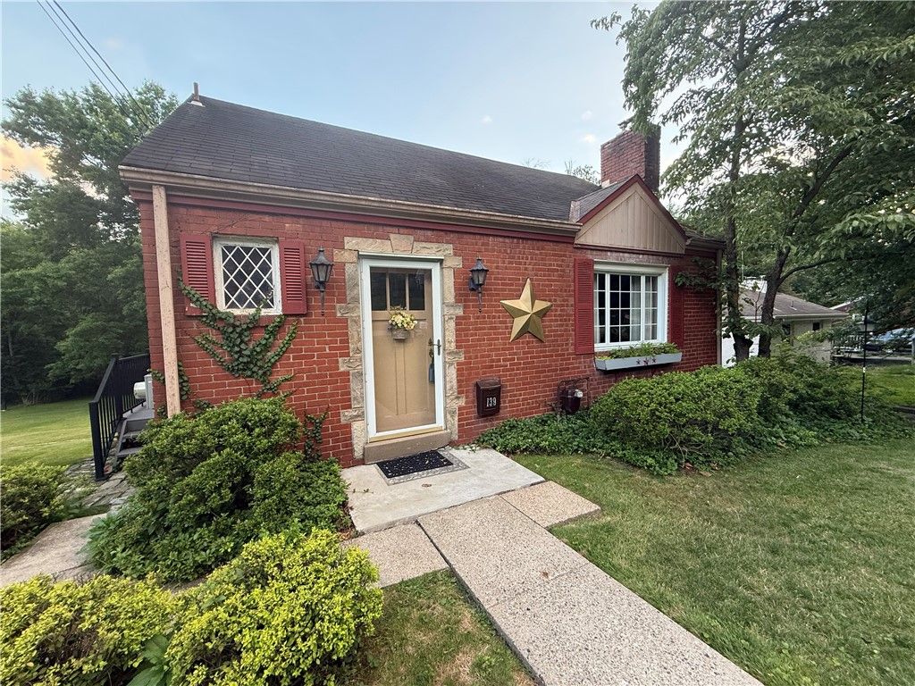 139 Glenfield Dr, Penn Hills, PA 15235