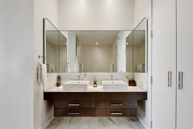210 Lavaca ST 2005, Austin, TX 78701