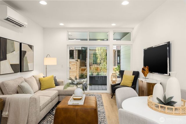 8333 E 12th Avenue NW, Seattle, WA 98117