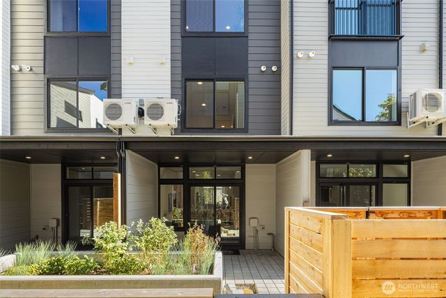 8333 E 12th Avenue NW, Seattle, WA 98117