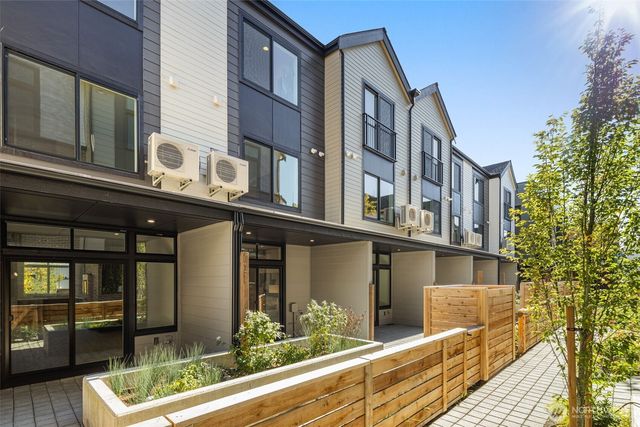 8333 E 12th Avenue NW, Seattle, WA 98117