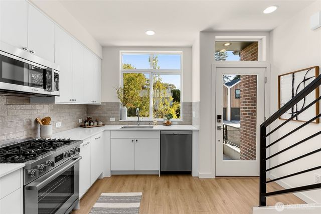 8333 E 12th Avenue NW, Seattle, WA 98117