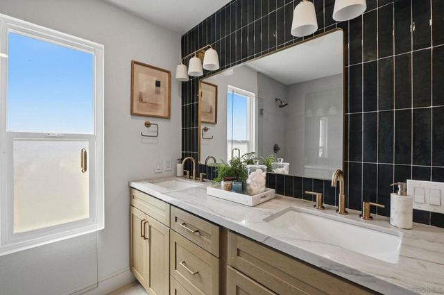 3131 Erie St, San Diego, CA 92117