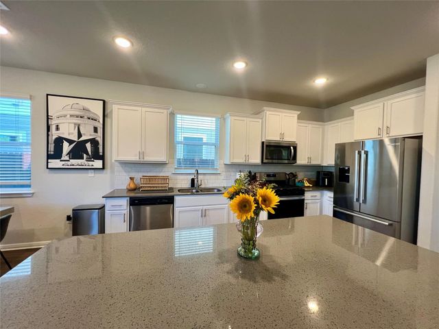 11305 Sentinel DR, Austin, TX 78747