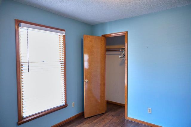 616 NE Michael Drive, Lee's Summit, MO 64086