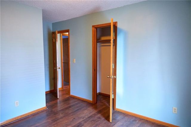 616 NE Michael Drive, Lee's Summit, MO 64086