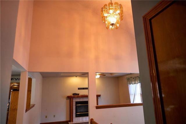 616 NE Michael Drive, Lee's Summit, MO 64086