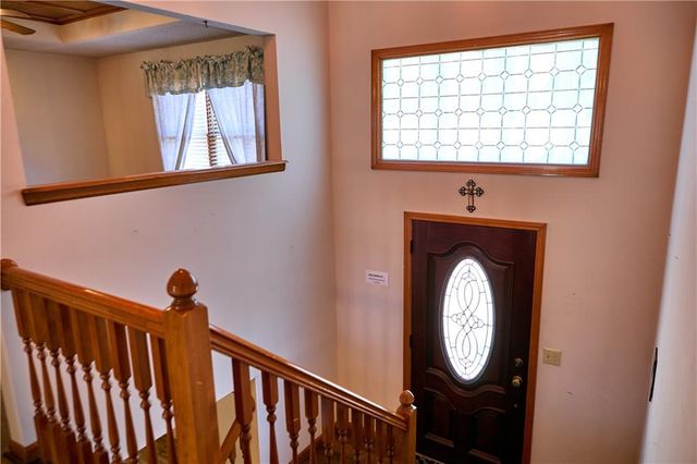 616 NE Michael Drive, Lee's Summit, MO 64086