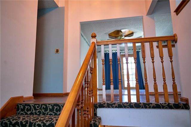 616 NE Michael Drive, Lee's Summit, MO 64086