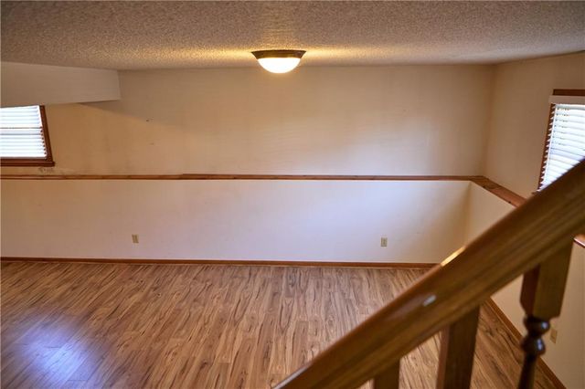 616 NE Michael Drive, Lee's Summit, MO 64086