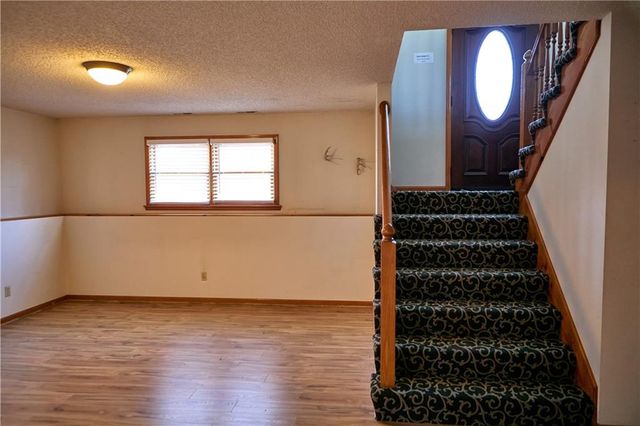 616 NE Michael Drive, Lee's Summit, MO 64086