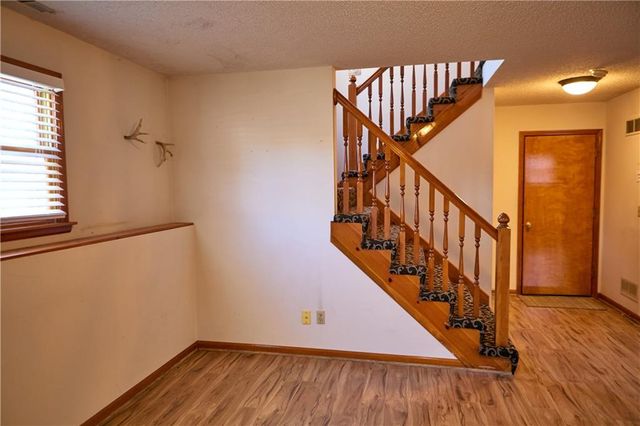 616 NE Michael Drive, Lee's Summit, MO 64086