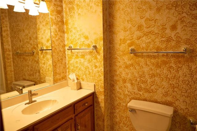 616 NE Michael Drive, Lee's Summit, MO 64086