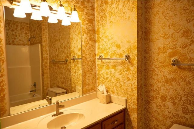 616 NE Michael Drive, Lee's Summit, MO 64086