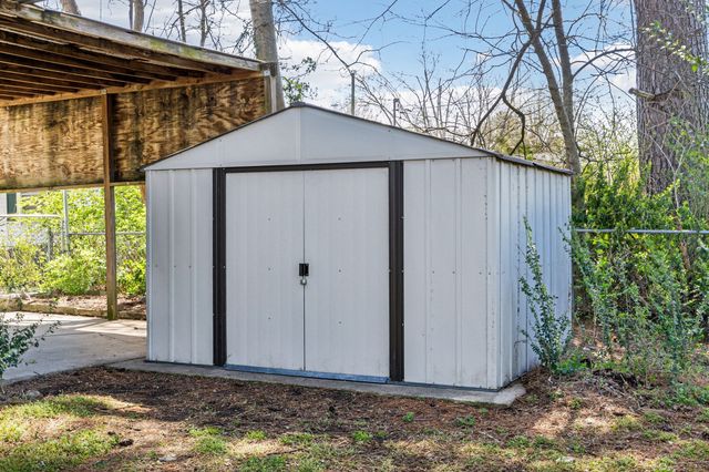 810 Country Club Dr, Clarksville, TN 37043