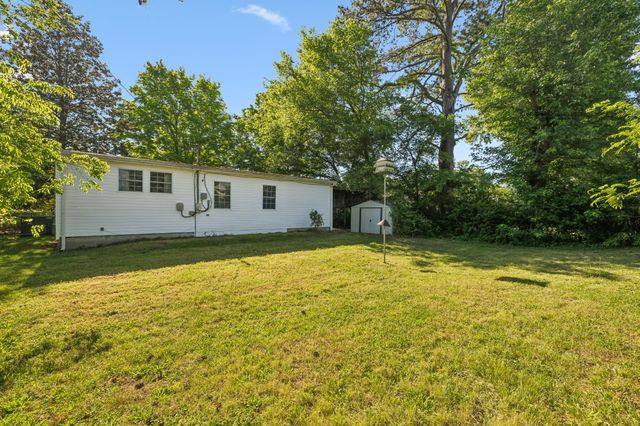 810 Country Club Dr, Clarksville, TN 37043